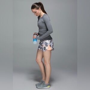 Lululemon Pleat To Street Shorts Mini Art Pop Size 6